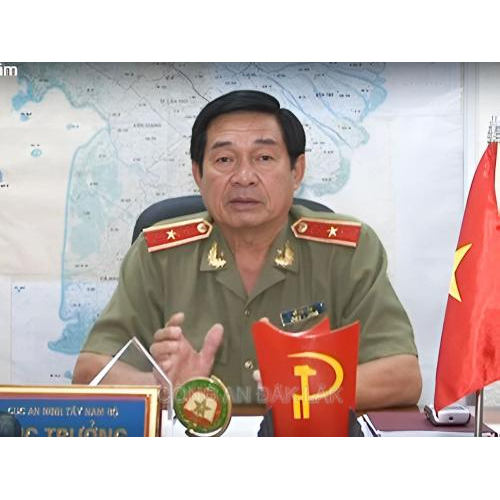 1. Tiểu sử và sự nghiệp